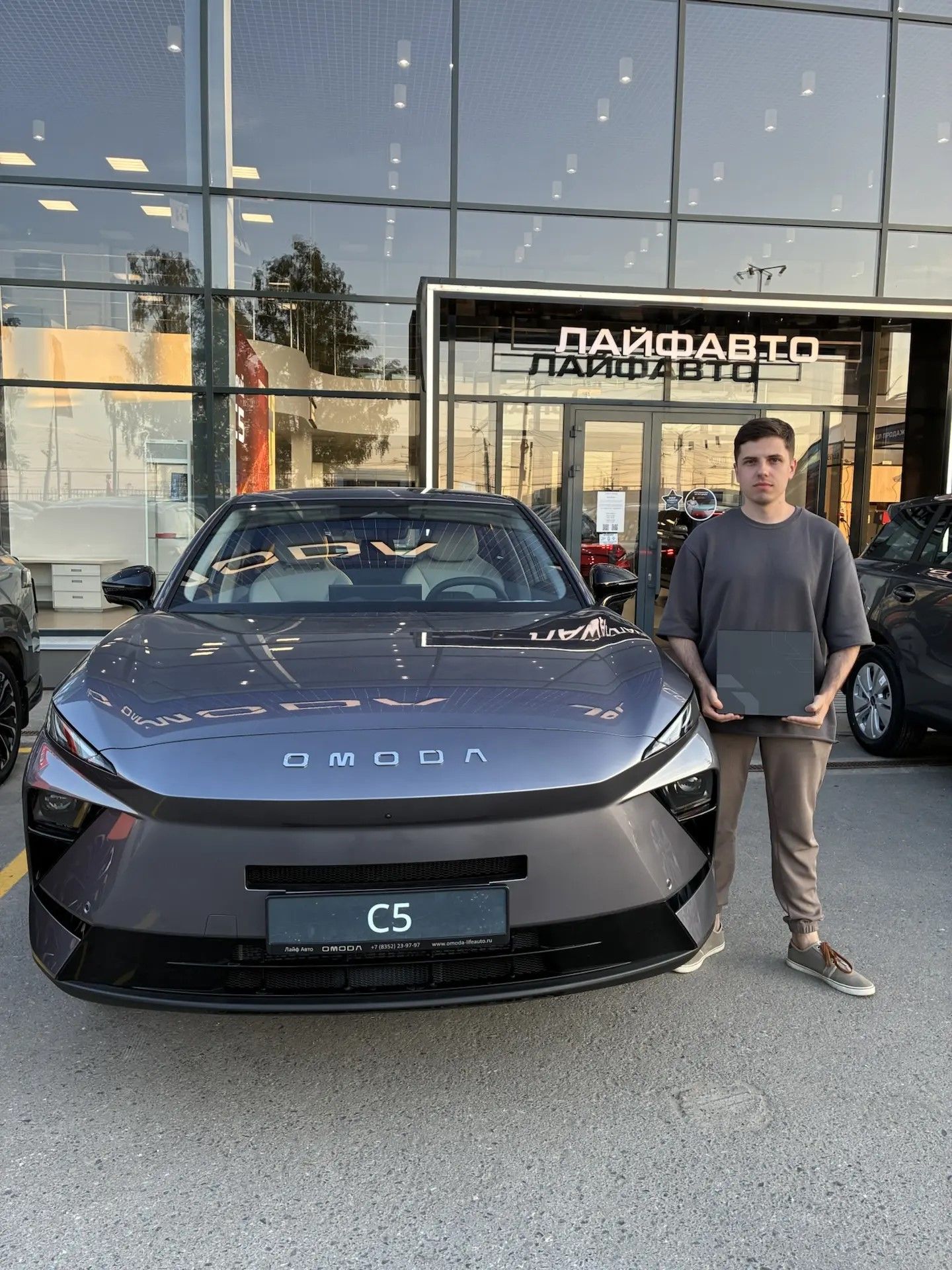 Клиент Лайф Авто с новым автомобилем OMODA