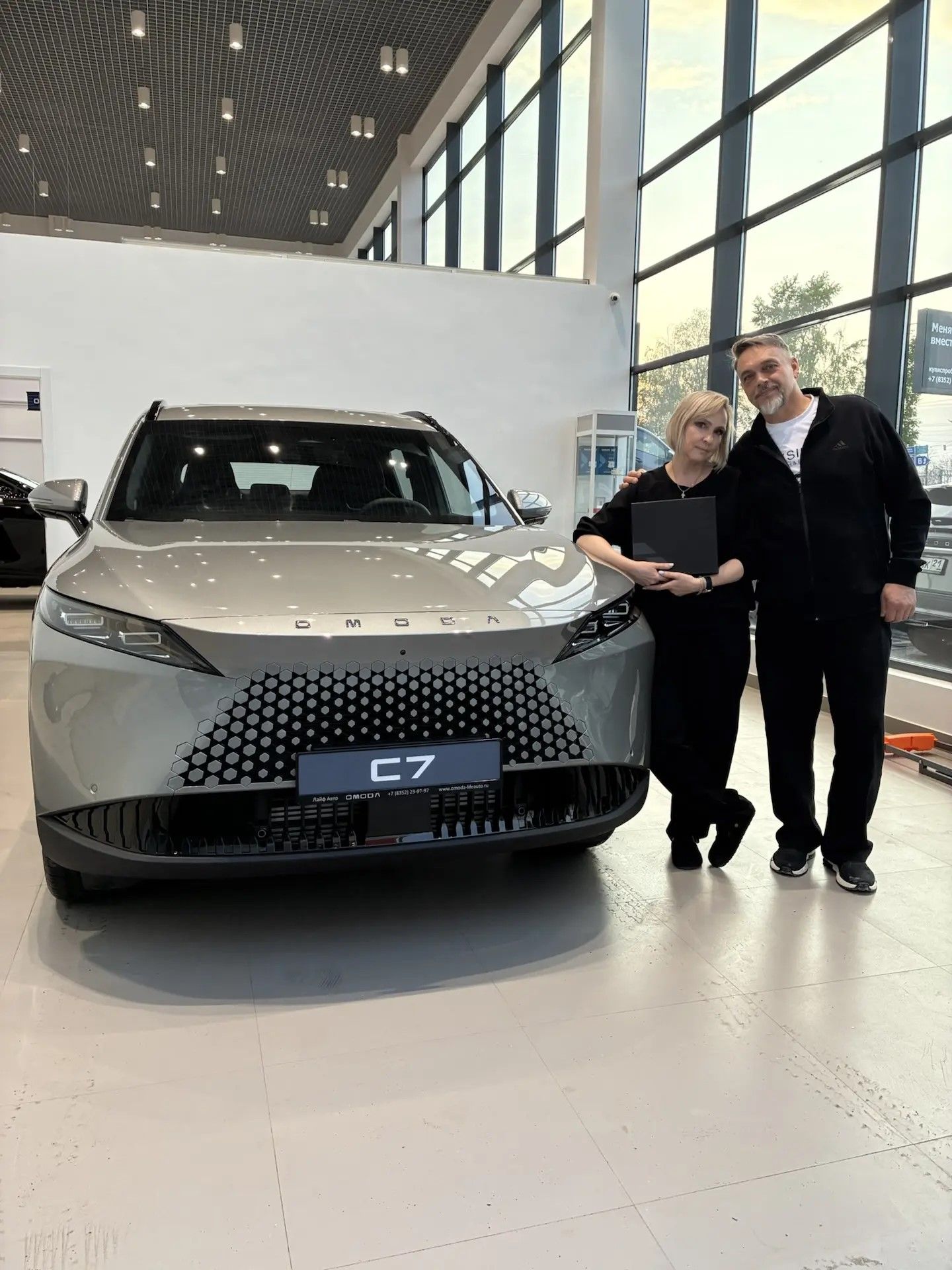 Покупатель OMODA в дилерском центре Чебоксары
